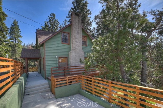 Detail Gallery Image 6 of 47 For 617 Acacia, Crestline,  CA 92325 - 5 Beds | 3 Baths