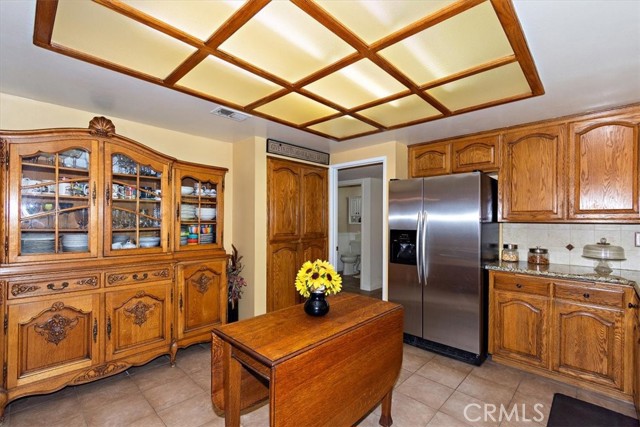 Detail Gallery Image 14 of 48 For 1590 Country Club Dr, Riverside,  CA 92506 - 4 Beds | 2/1 Baths