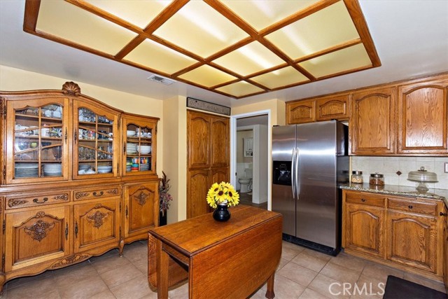 Detail Gallery Image 14 of 48 For 1590 Country Club Dr, Riverside,  CA 92506 - 4 Beds | 2/1 Baths