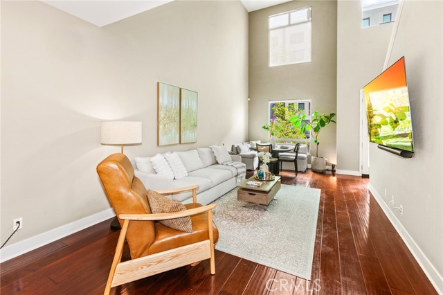 31 Soho, Irvine CA: https://media.crmls.org/medias/a202d693-2a73-46ad-b84b-d1fd66cbc91a.jpg