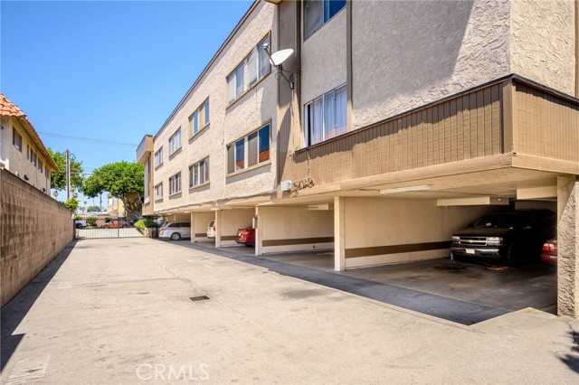 6716 Sylmar Avenue, Van Nuys CA: https://media.crmls.org/medias/a202e2dd-75af-4ba1-ae9c-a52a435cb689.jpg