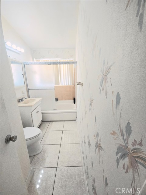 Detail Gallery Image 7 of 18 For 8450 Limerick Ave, Winnetka,  CA 91306 - 4 Beds | 2 Baths