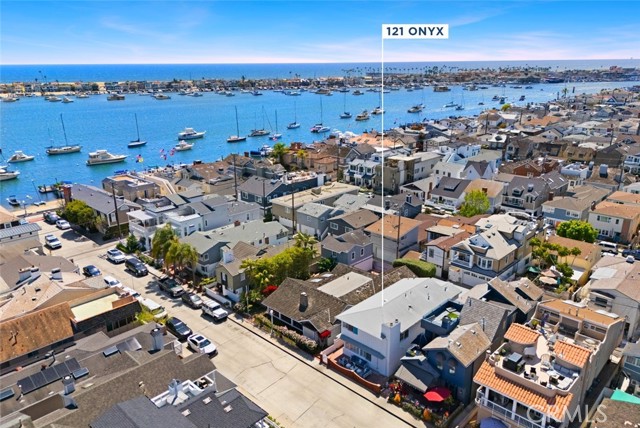 Detail Gallery Image 6 of 8 For 121 Onyx Ave, Newport Beach,  CA 92662 - 3 Beds | 3 Baths
