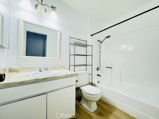 https://media.crmls.org/medias/a20395aa-044a-491f-8e04-cc09e321e075.jpg?preset=X-Large