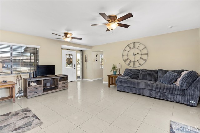 Detail Gallery Image 7 of 45 For 13447 Iroquois Rd, Apple Valley,  CA 92308 - 4 Beds | 3 Baths