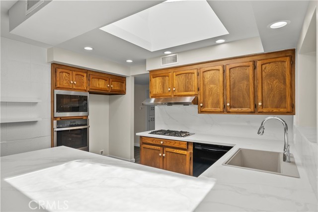 Detail Gallery Image 10 of 32 For 18644 Liggett St, Northridge,  CA 91324 - 3 Beds | 2 Baths
