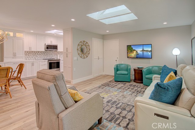 Detail Gallery Image 4 of 14 For 790 via Los Altos #O,  Laguna Woods,  CA 92637 - 2 Beds | 2 Baths