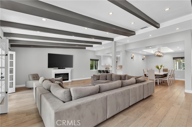 5274 Crebs Avenue, Tarzana CA: https://media.crmls.org/medias/a206b814-c5c5-4dea-a0fb-eefd51ebe228.jpg