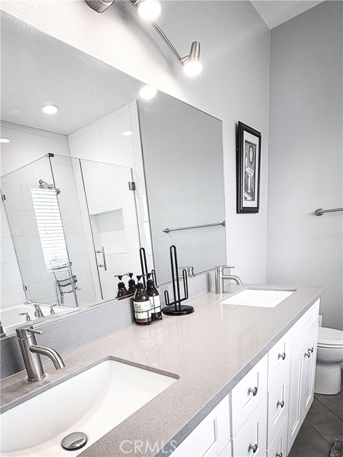 Image 23 of 50 For 449 Skylark  