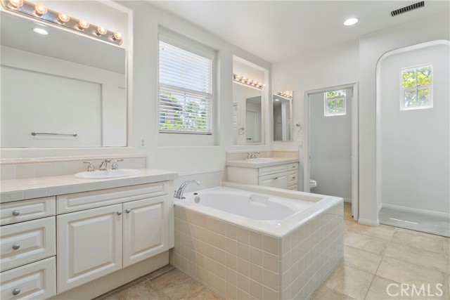 Detail Gallery Image 15 of 41 For 25 Sebastian, Irvine,  CA 92602 - 4 Beds | 3 Baths