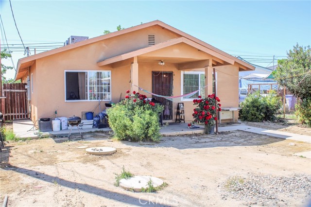 Detail Gallery Image 2 of 7 For 18844 Beech Ave, Shafter,  CA 93263 - 5 Beds | 2 Baths