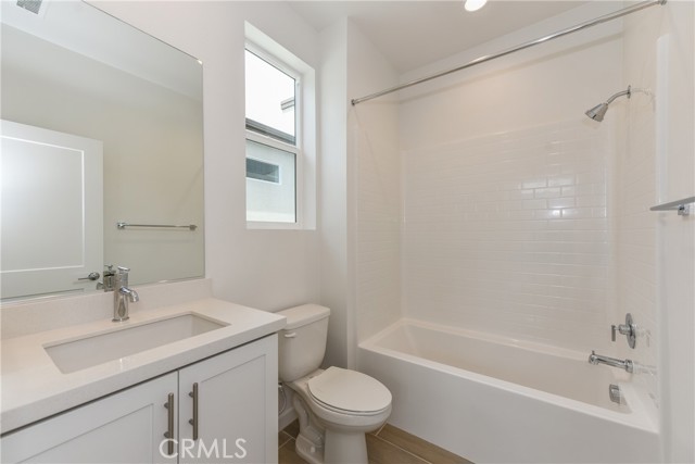 115 Allusion, Irvine CA: https://media.crmls.org/medias/a20758f7-76c3-4983-83eb-9be1176223dc.jpg