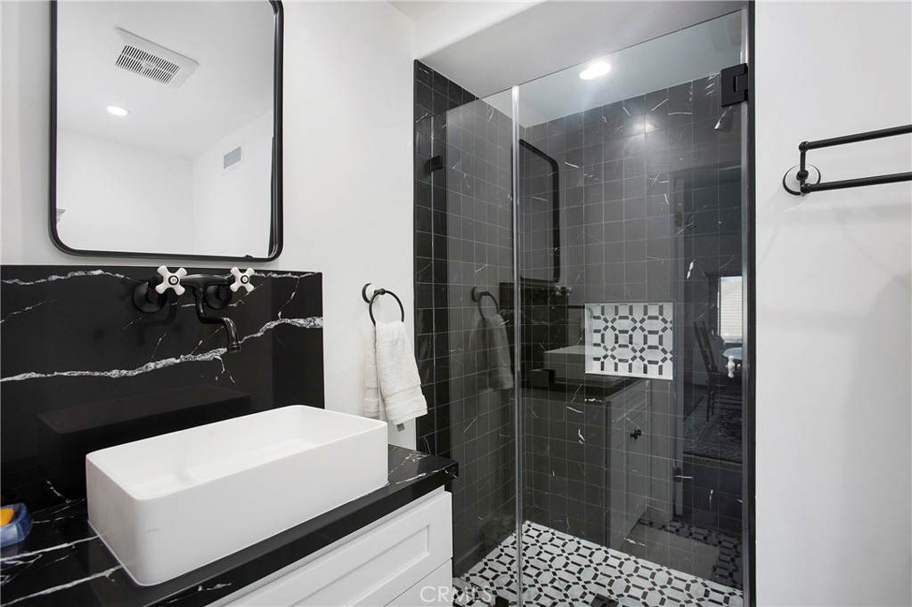 MLS #OC25163421 img 28