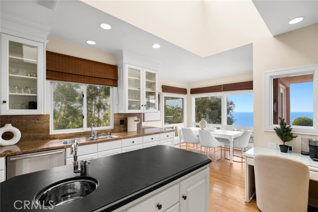 755 Pelican Drive, Laguna Beach CA: https://media.crmls.org/medias/a208bb1d-f2aa-4158-a8bc-a265855b4a42.jpg