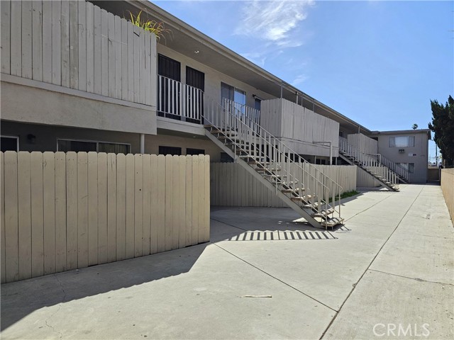 Image 7 of 38 For 9116 Palm Street