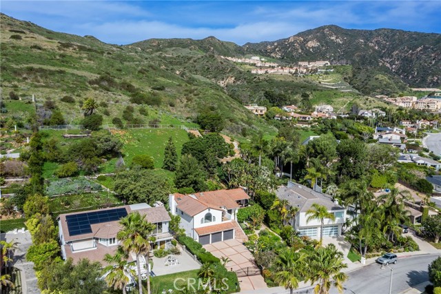 24743 Vantage Point Terrace, Malibu CA: https://media.crmls.org/medias/a2095269-349a-4527-bf3a-dd8449b35bc1.jpg