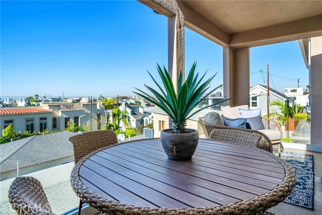 656 7th Street, Hermosa Beach, California 90254, 4 Bedrooms Bedrooms, ,3 BathroomsBathrooms,Residential,Sold,7th,SB25016992