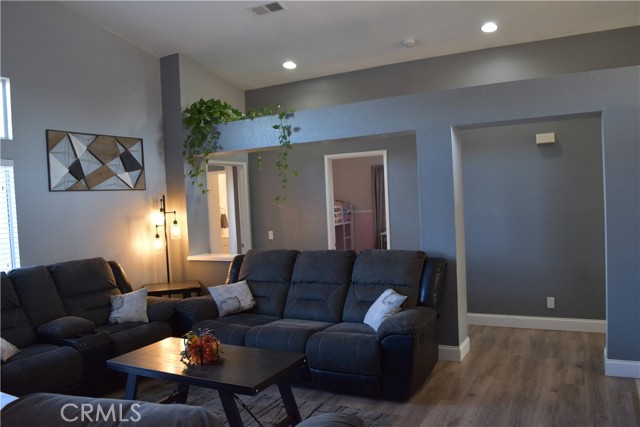 Detail Gallery Image 2 of 18 For 13598 W Nolina, Hesperia,  CA 92344 - 4 Beds | 2 Baths