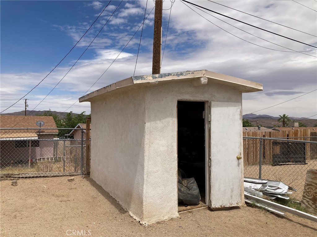 https://media.crmls.org/medias/a20abd66-1dce-43a1-80b7-2d505759923c.jpg?preset=X-Large