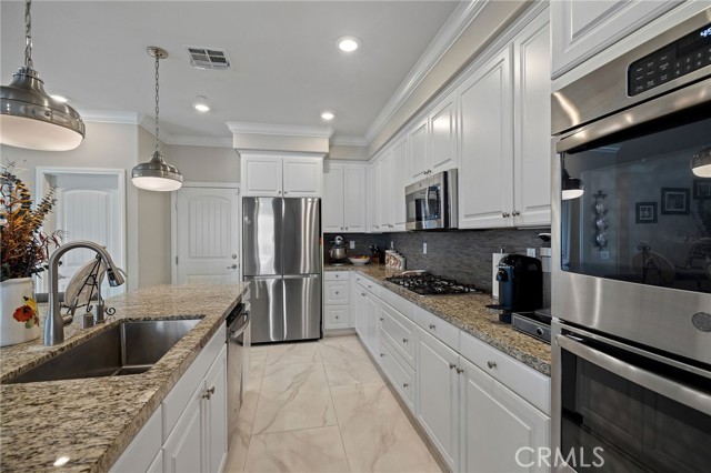 Detail Gallery Image 19 of 72 For 6962 Housatonic Ct, Jurupa Valley,  CA 91752 - 5 Beds | 3 Baths