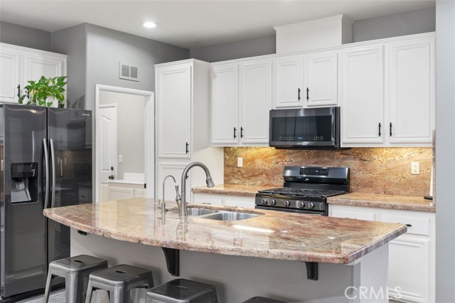 Detail Gallery Image 6 of 26 For 26102 Shady Brook Cir, Murrieta,  CA 92563 - 5 Beds | 2 Baths