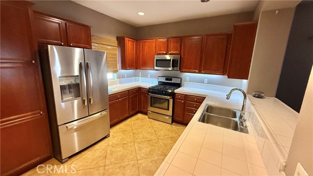 16726 Hastings Place, Victorville CA: https://media.crmls.org/medias/a20b5df2-64bc-4558-8076-35310ce7bc07.jpg