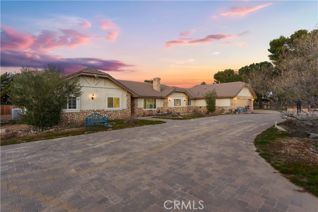 Detail Gallery Image 3 of 75 For 2651 W Avenue N12, Palmdale,  CA 93551 - 5 Beds | 4 Baths