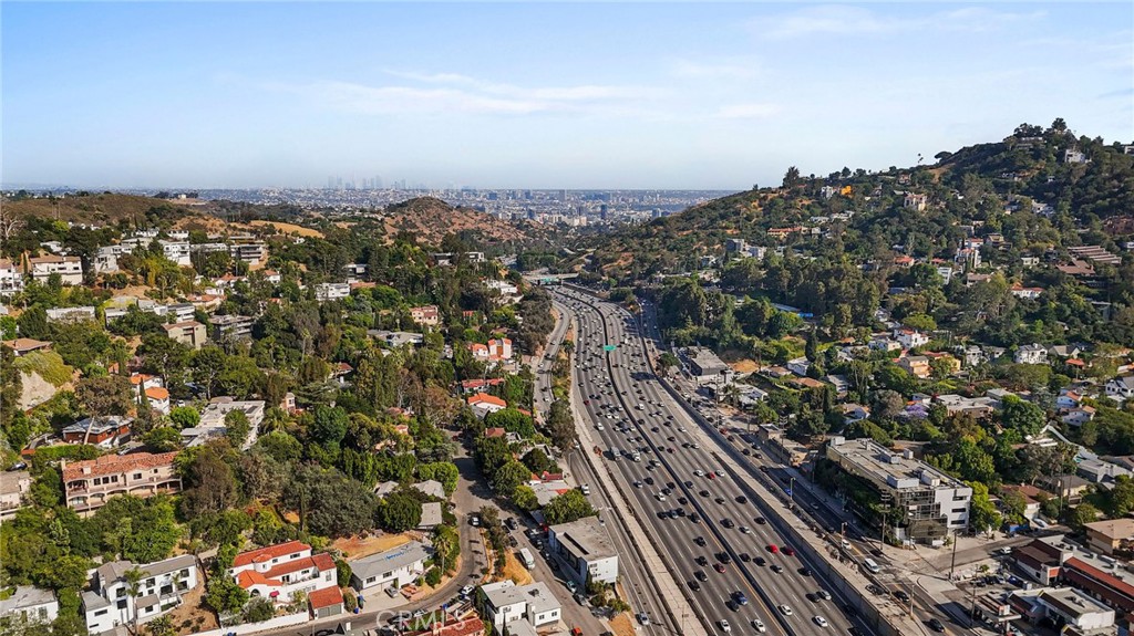 https://media.crmls.org/medias/a20c0636-62b3-4160-97e2-2b9302b5a538.jpg?preset=X-Large