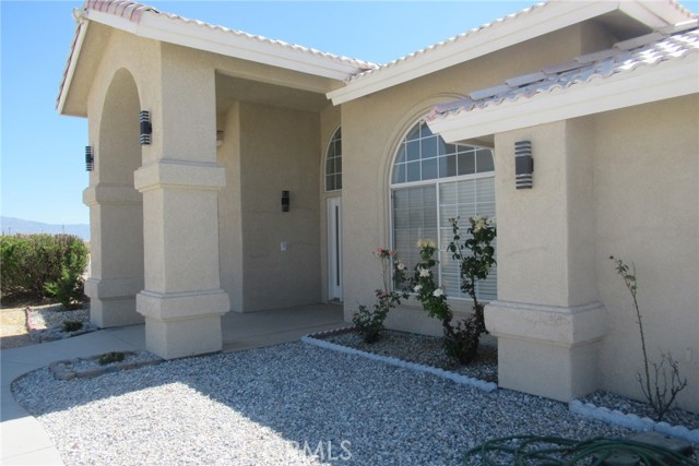 Detail Gallery Image 2 of 36 For 11604 Itoya Vista St, Apple Valley,  CA 92308 - 3 Beds | 2/1 Baths