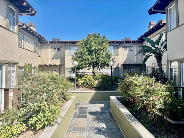 Detail Gallery Image 5 of 22 For 38 N Bonnie #7,  Pasadena,  CA 91106 - 2 Beds | 2/1 Baths