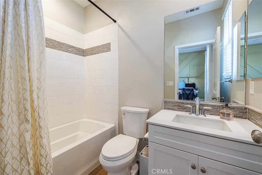 MLS #OC25269938 image #23