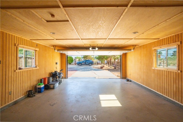 14221 Tumbleweed Road, Phelan CA: https://media.crmls.org/medias/a20ee4b9-9264-4614-8ae1-49c308d9b9fb.jpg