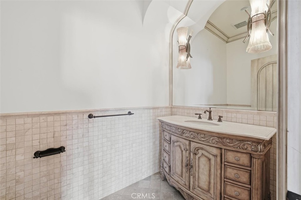 https://media.crmls.org/medias/a20fe02f-45ec-4aab-aab6-eb3f29395977.jpg?preset=X-Large