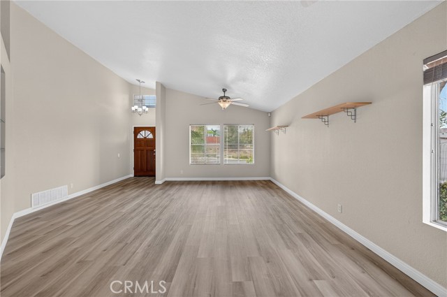 Detail Gallery Image 4 of 48 For 33130 Trabuco Dr, Lake Elsinore,  CA 92530 - 3 Beds | 2 Baths