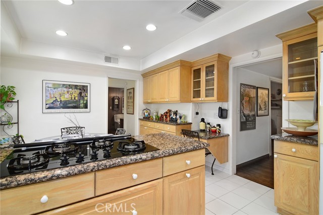 Detail Gallery Image 9 of 32 For 13943 Margate St, Sherman Oaks,  CA 91401 - 4 Beds | 3 Baths