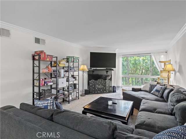 12720 Burbank Boulevard, Valley Village CA: https://media.crmls.org/medias/a211e7ae-e1fa-4d1d-96ea-d85d5b95a615.jpg