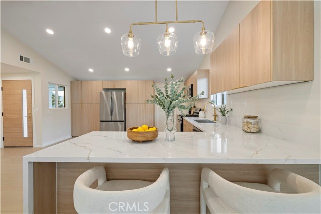 Detail Gallery Image 9 of 28 For 18640 Kimbrough St, Canyon Country,  CA 91351 - 3 Beds | 2 Baths