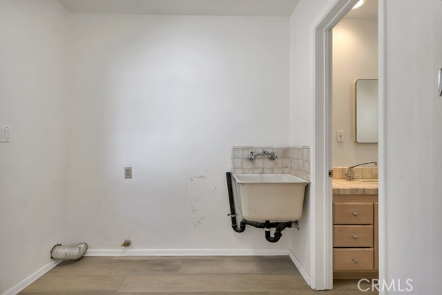 Image 22 of 35 For 9731 Rathburn