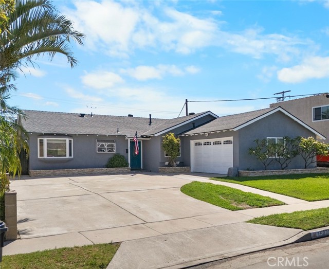 15072 Sussex Circle, Huntington Beach CA: https://media.crmls.org/medias/a212f1e5-b131-4fd5-84aa-9a816846aff7.jpg