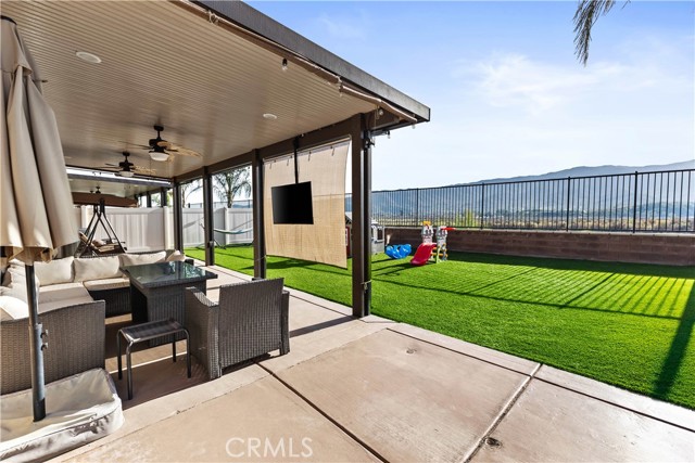 Detail Gallery Image 4 of 33 For 29109 Soraya, Lake Elsinore,  CA 92530 - 4 Beds | 3 Baths