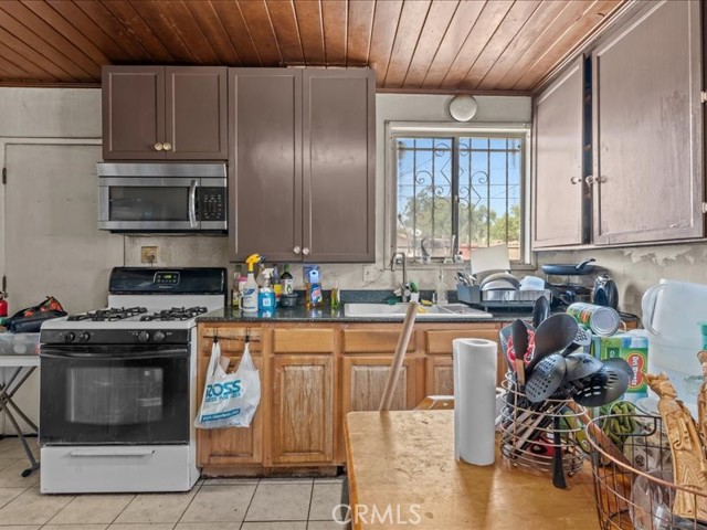 Detail Gallery Image 12 of 44 For 13079 Daventry St, Pacoima,  CA 91331 - 2 Beds | 1 Baths