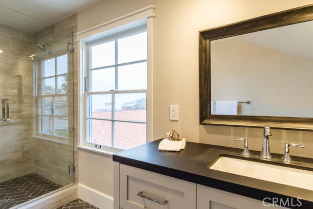 Upstairs hall bathroom