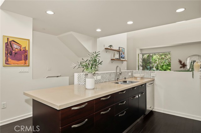 Detail Gallery Image 10 of 43 For 4005 Monroe St #8,  Los Angeles,  CA 90029 - 2 Beds | 2/1 Baths