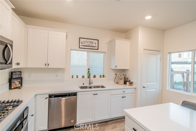 Detail Gallery Image 17 of 41 For 2003 Renata Dr, Perris,  CA 92571 - 4 Beds | 3 Baths