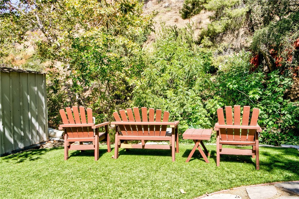 https://media.crmls.org/medias/a2152c08-01c9-48aa-bc7e-0103a88b201f.jpg?preset=X-Large
