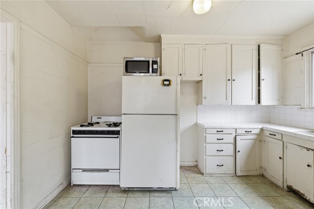 Detail Gallery Image 13 of 26 For 4720 Denny, Toluca Lake,  CA 91602 - 2 Beds | 1 Baths