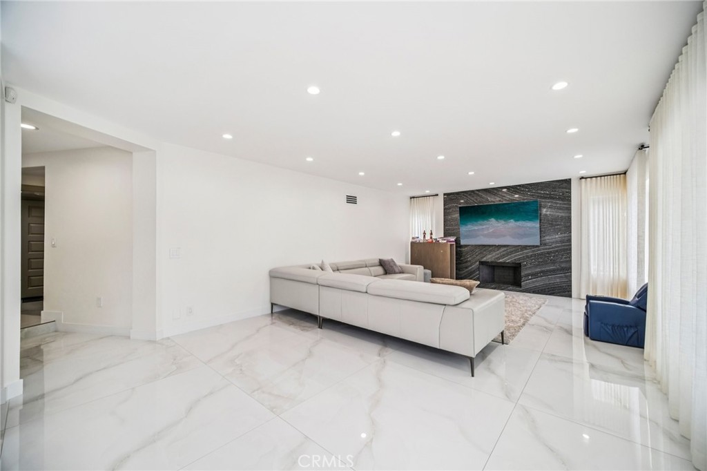 MLS #SR25245012 image #11