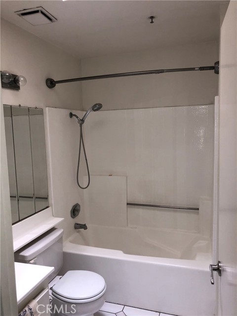 Detail Gallery Image 11 of 14 For 17661 Sergio Cir Ci202,  Huntington Beach,  CA 92647 - 2 Beds | 2 Baths