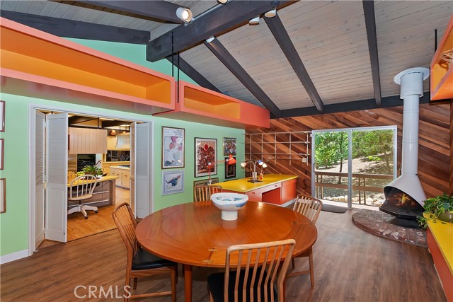 27280 Peninsula Drive, Lake Arrowhead CA: https://media.crmls.org/medias/a217968d-5cb4-4362-a041-c85f996c0d9d.jpg