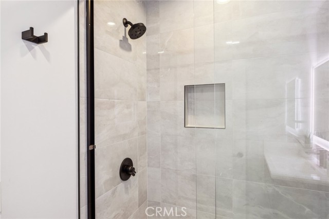 6521 Homewood Avenue, Los Angeles CA: https://media.crmls.org/medias/a217ec97-6fec-483f-a36c-3b5201bdcbce.jpg
